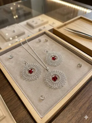 Juego Aro Vertical Mariposa Swarovski Rojo