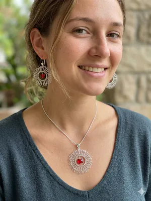 Juego Aro Vertical Mariposa Swarovski Rojo