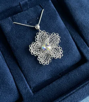 Collar Flor de Plata Swarovski Modelo 1