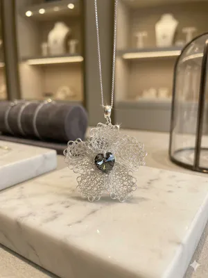 Collar Flor de Plata Swarovski Modelo 2