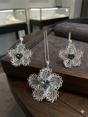 Collar Flor de Plata Swarovski Modelo 2